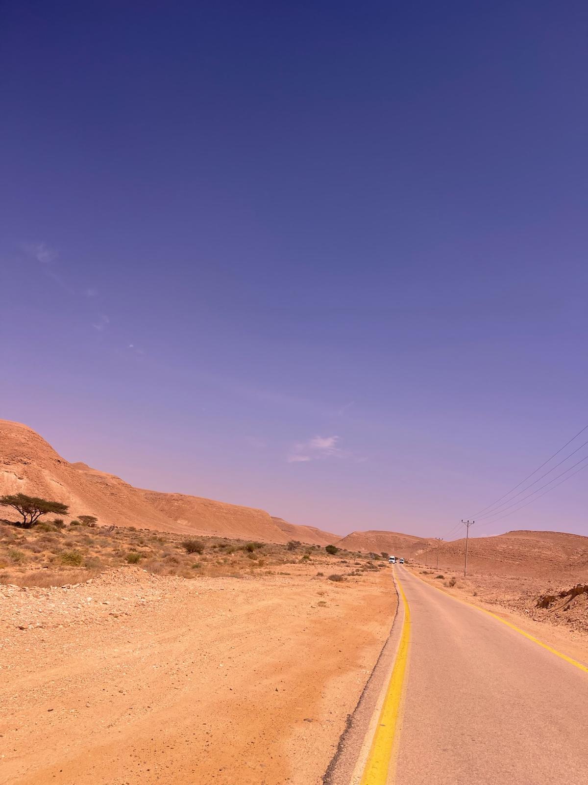 Une route, un horizon, un départ
